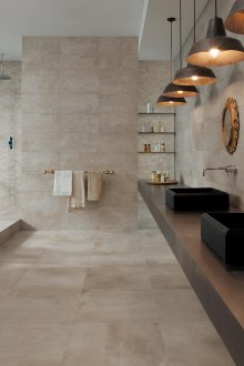 Бежови плочки на таванско помещение