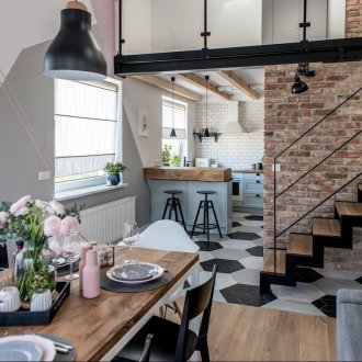 Геометрична таванска плочка