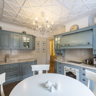 Уютна малка кухня в стил Прованс