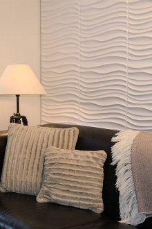 Панели във вътрешността на хола