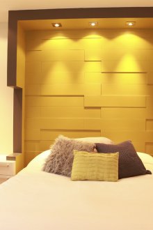 Жълти панели в интериора