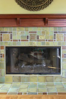 Релефна плочка за камина