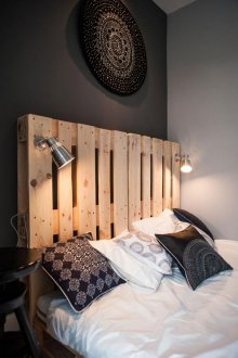 Hochbett mit Palettenkopfteil