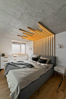 Hoch graues Bett