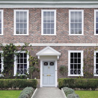 Черен тухлен фронт