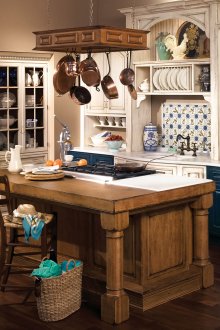Уютна кухня с остров Прованс