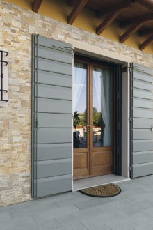 Предна плочка под камък