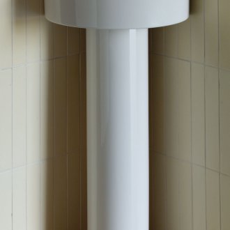 Ъглова мивка на пиедестал