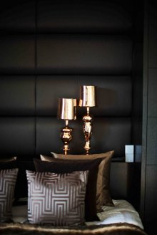 Тъмни панели в интериора