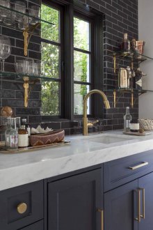 Тъмна плочка в интериора