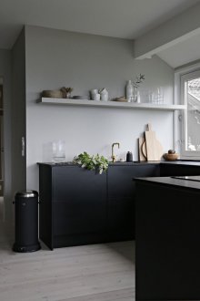 Тъмни мебели от венге