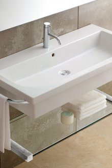 Tergantung tenggelam dengan rel tuala yang dipanaskan