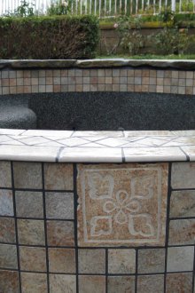 Бежови плочки за басейн