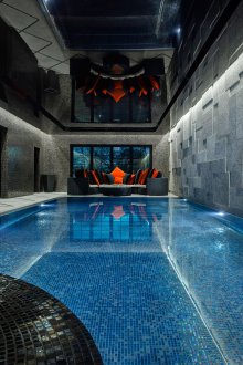 Синя плочка за басейна