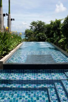 Керамична плочка за басейна