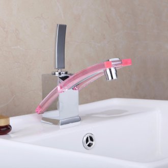 Осветен хромиран смесител