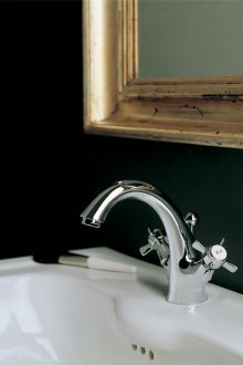 Хромен смесител за вана