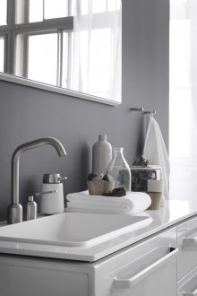 Матов кран за баня