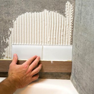 Meletakkan jubin kaca di drywall