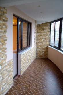 Плочка на балкон под дърво