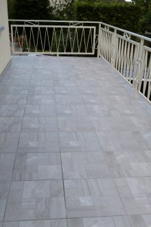Плочка на балкон с имитация на камък