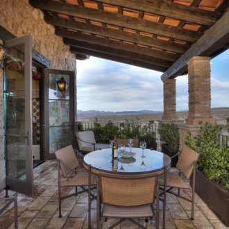 Каменни плочки към балкона