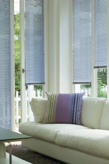 Сини щори в хола