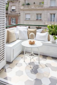 Шестоъгълна плочка на балкона