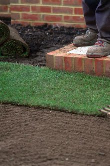 Настилка за морава