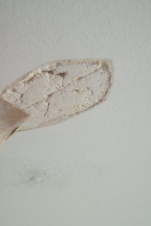 Ceiling mengikat dempul