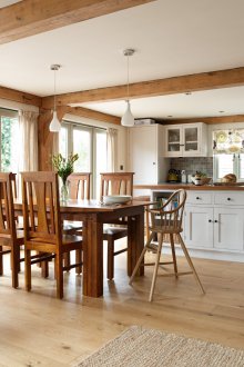 Zonasi dapur dan ruang tamu dalam gaya desa