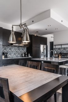 Dinding drywall antara ruang tamu dan dapur