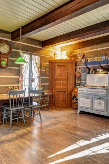 Pengezonan gaya negara di ruang tamu dan dapur