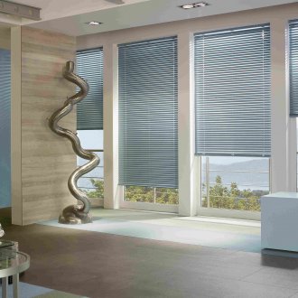 Сини щори в апартамента