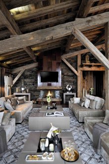 Сив диван в хижа