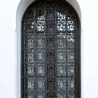 Прозоречна решетка в ориенталски стил