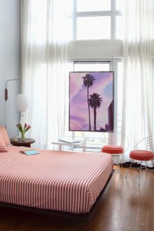 높은 천장이 있는 침실 14제곱미터