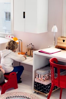 Meja di tapak semaian