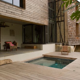 Басейнът е малък