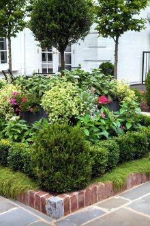 Квадратна многоетажна площадка в страната