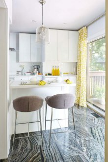 프렌치 창문이 있는 주방 7제곱미터