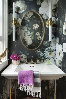 Бял флорален тапет