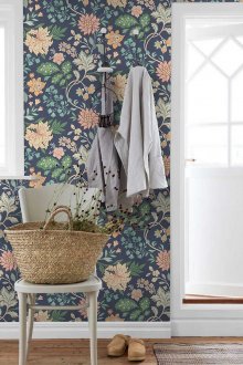 Флорални тапети в коридора