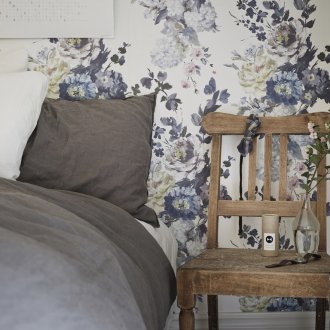 Флорални тапети в стила на изтъркан шик.