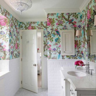 Флорални тапети в банята