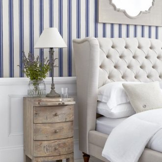 Раиран тапет в спалнята