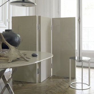 Бял екран за хола