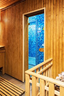 Интериорът на сауната с нагревател