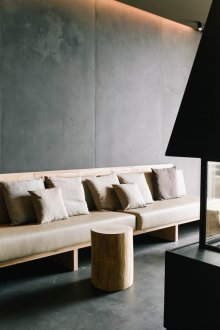 Интериор на стаята за релакс в банята