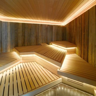 Рафтове с необичайна форма във ваната